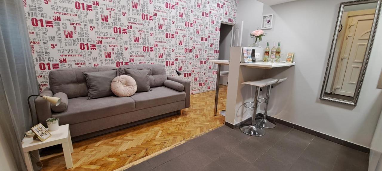 6-Pack Apartment In The Party District Budapeste Exterior foto